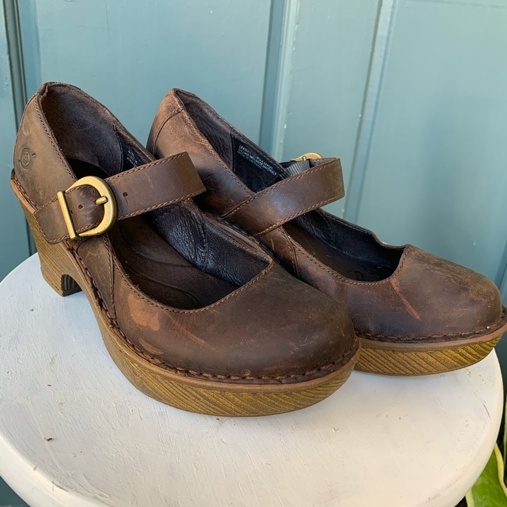 Born-Close-toed shoes